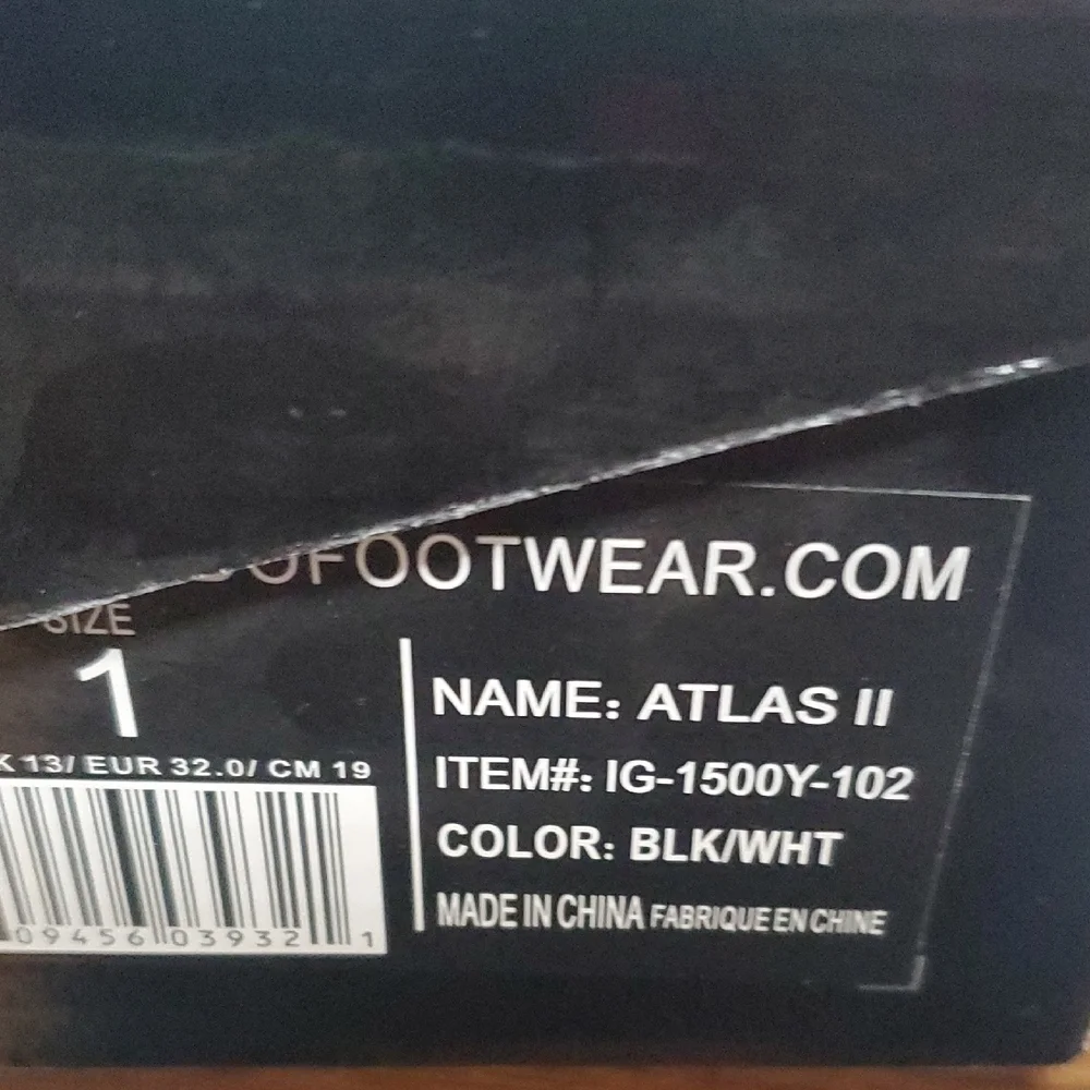 Atlas II Black and White Sneakers